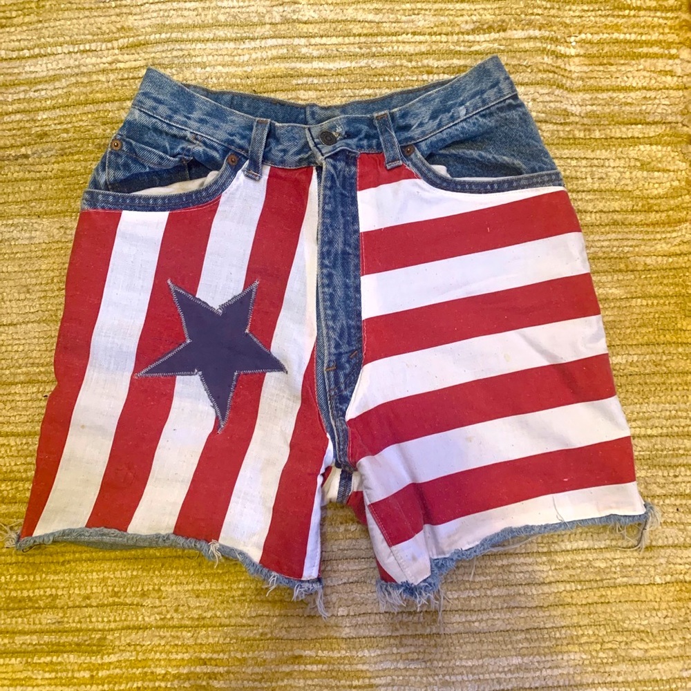90s Hight Waisted Levi’s Denim Shorts